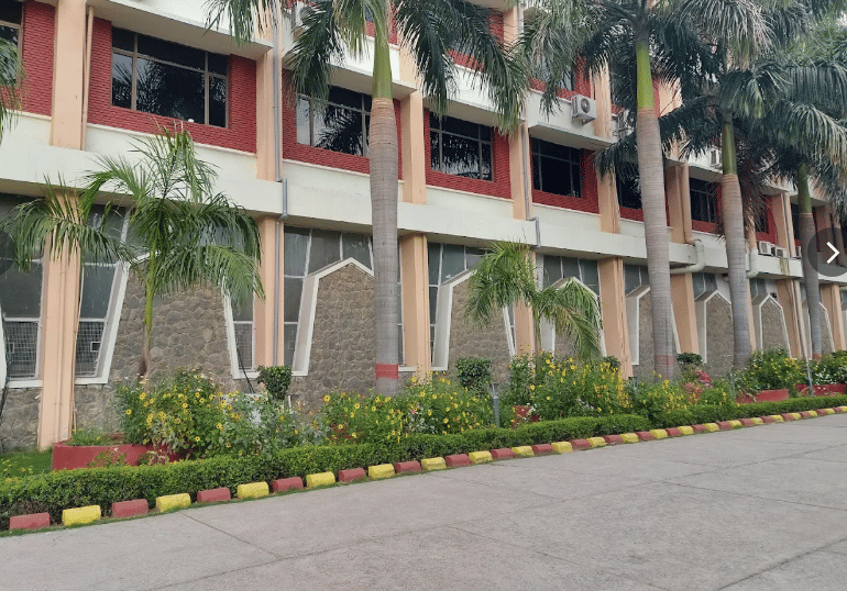 Jamia Hamdard University Delhi Campus photo 6